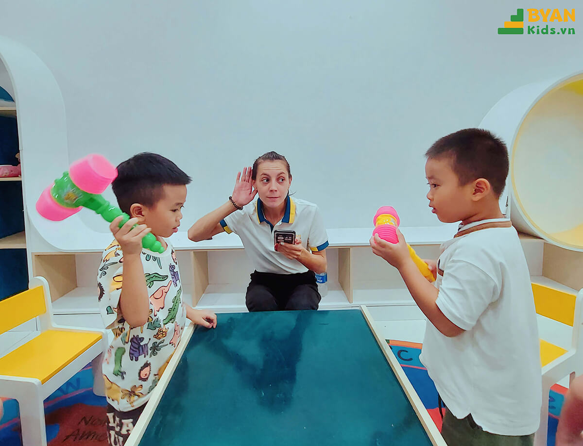 Byan_Kids_Activity_Be_Hoc_Tieng_Anh_thong_qua_tro_choi_Guess_Animal_Sounds_1