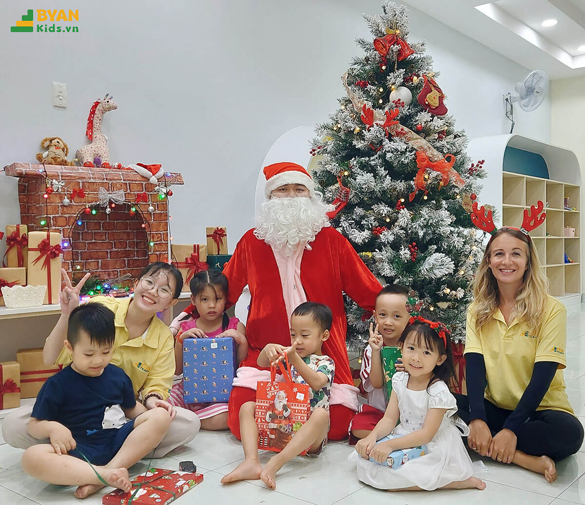 Merry_Christmas_And_Happy_New_Year_2024_Byan_Kids_5