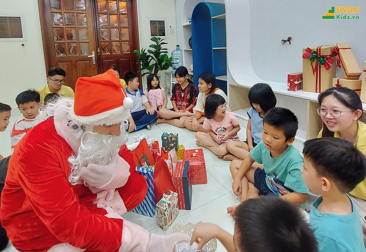 Merry_Christmas_And_Happy_New_Year_2024_Byan_Kids_6