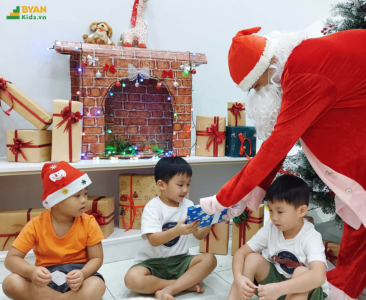 Merry_Christmas_And_Happy_New_Year_2024_Byan_Kids_8