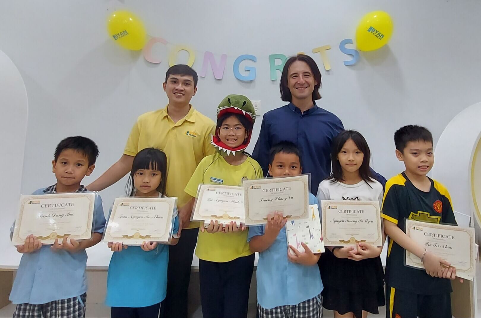 Le_Graduation_Tai_Anh_Ngu_Byan_Kids_Monkey-1