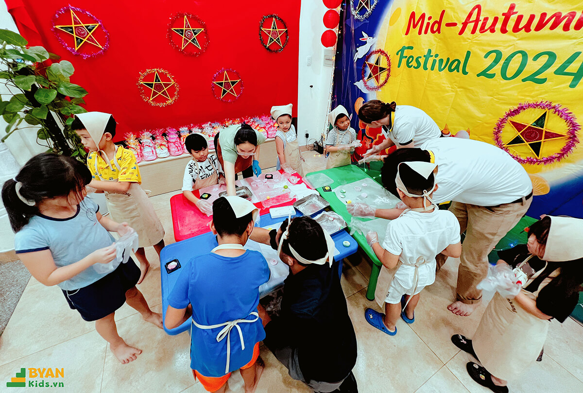 Happy_Mid-Autumn_Festival_at_Anh_Ngu_Byan_Kids_13