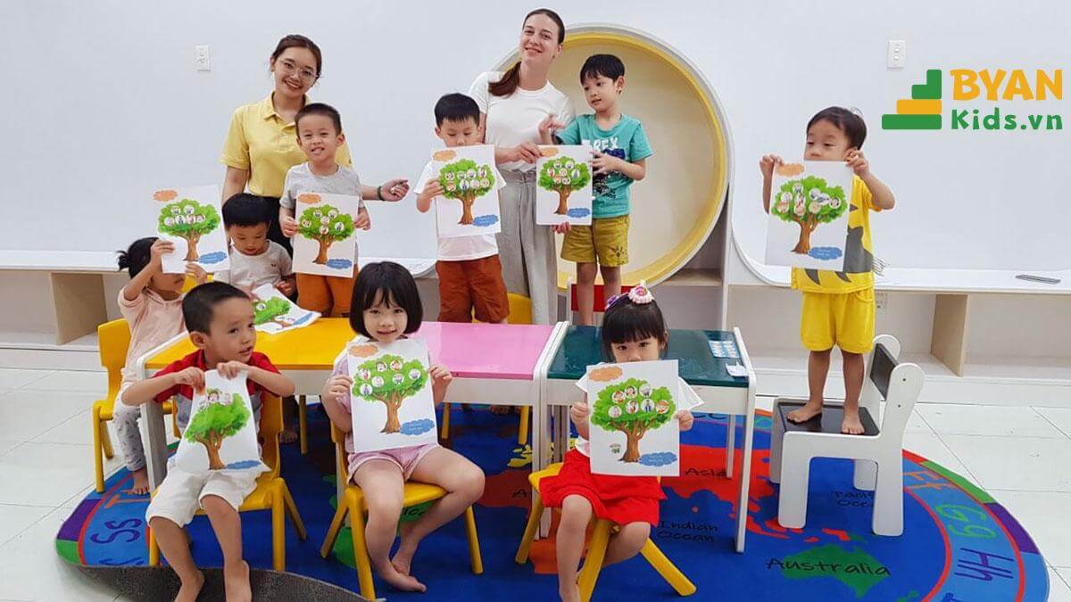Trẻ Học Tiếng Anh Qua Hoạt Động Thủ Công Tại Anh Ngữ Byan Kids